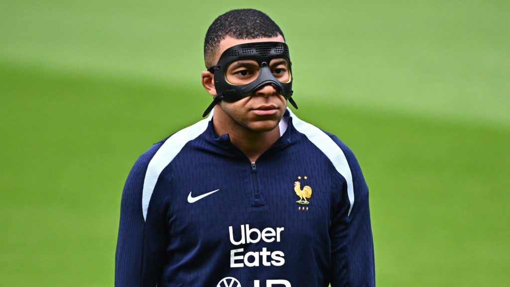 kylian mbappé masque