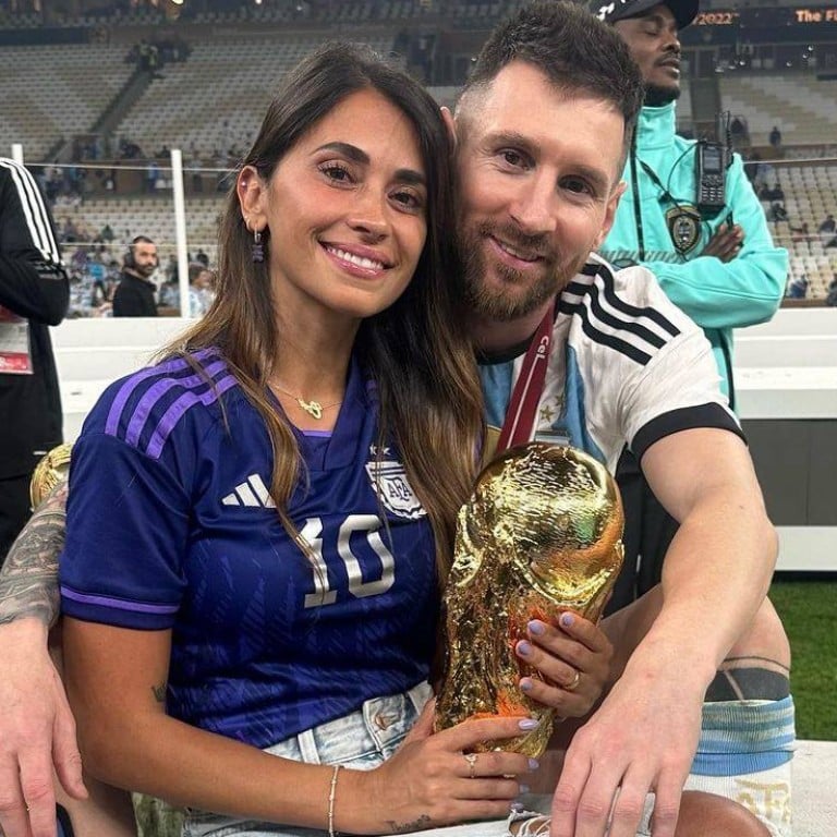 La Femme à Ses Côtés : Influence et Support dans la Carrière de Messi