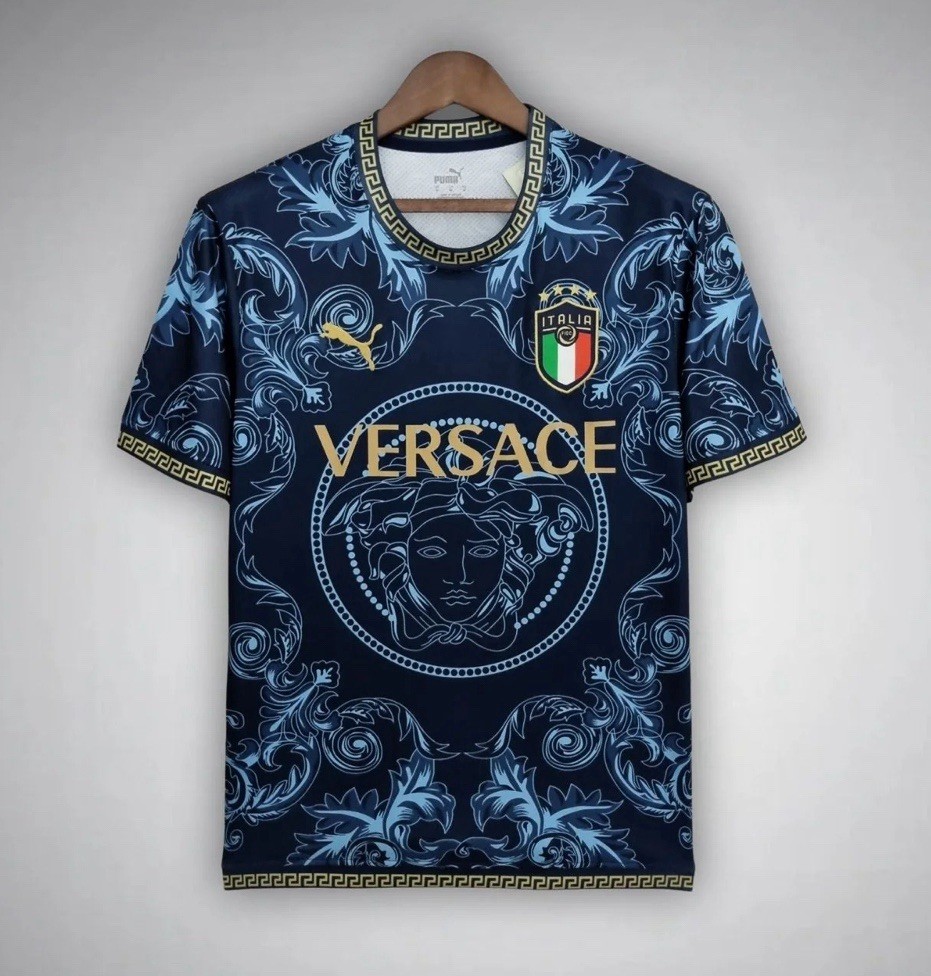 Le maillot Italie Versace : élégance sur le terrain