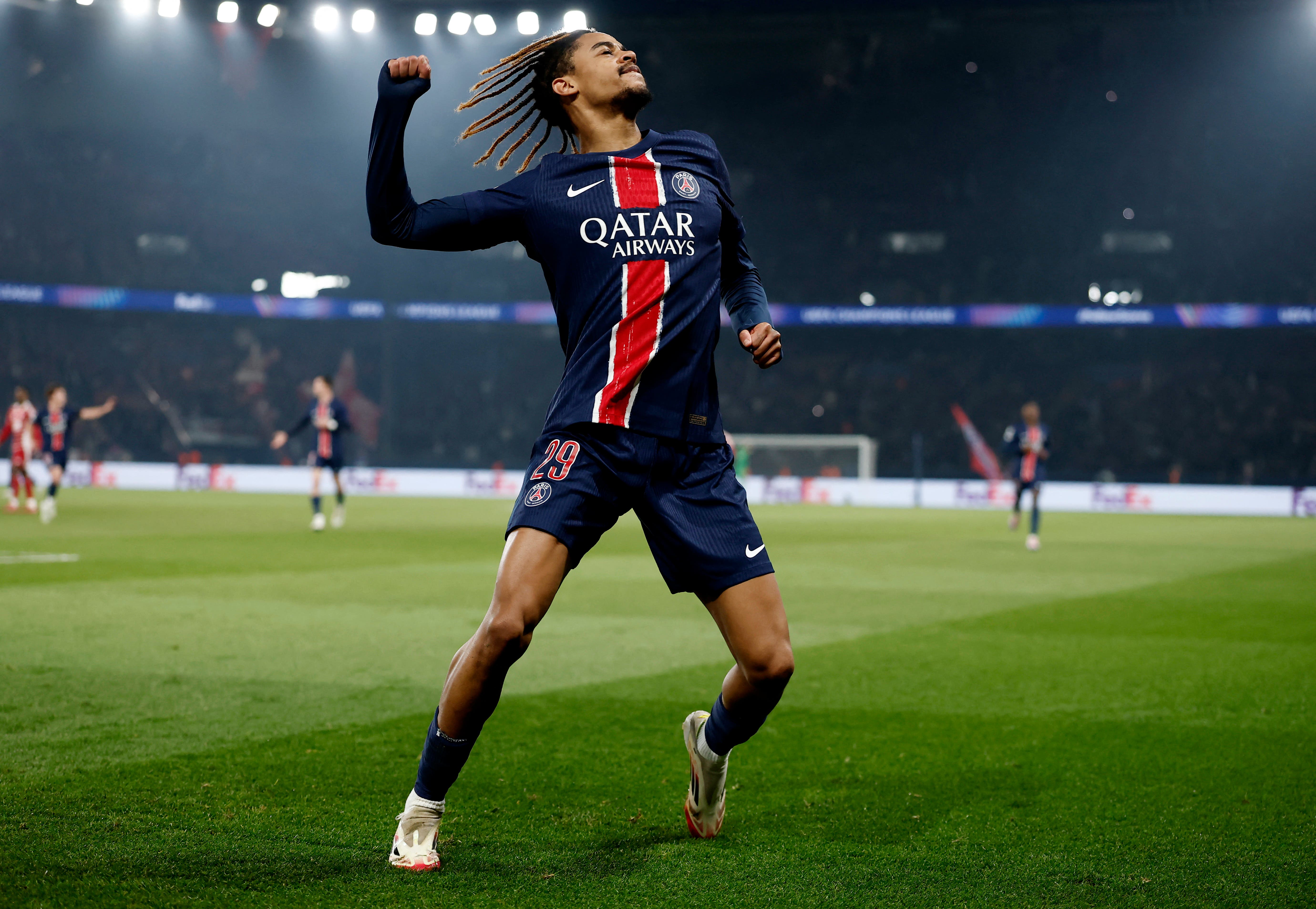 bradley barcola salaire psg
