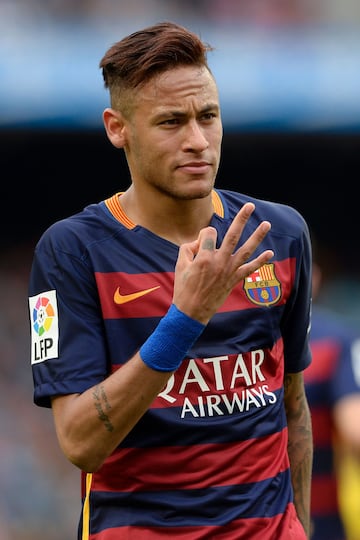 Les coupe de cheveux de neymar et leur évolution