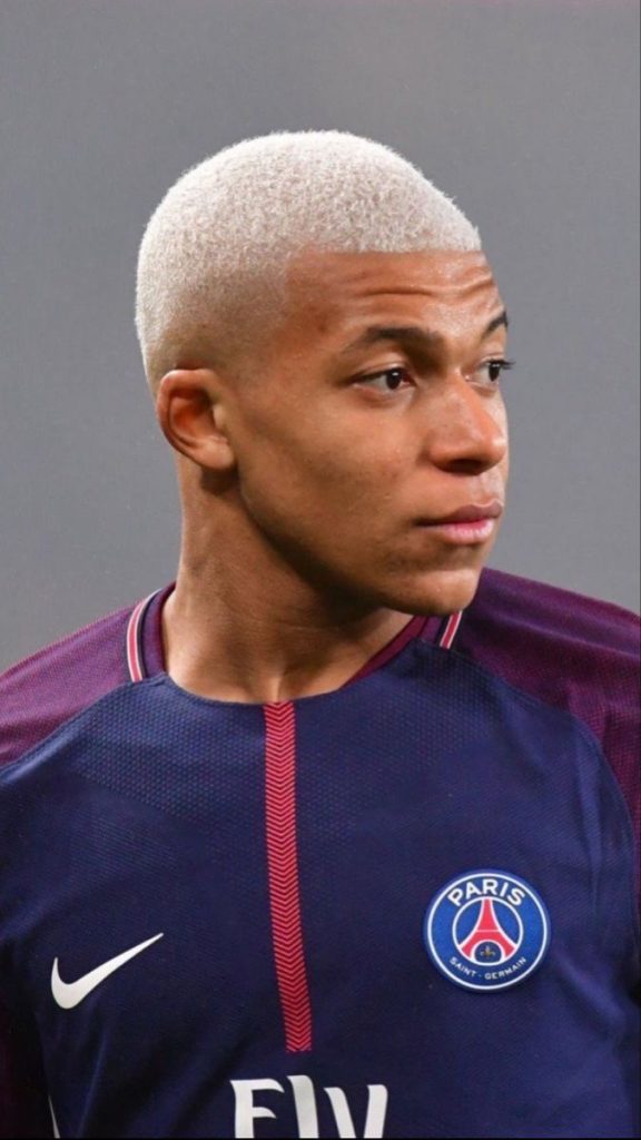 Mbappe cheveux rose - La nouvelle transformation du joueur